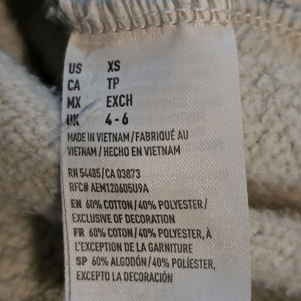 American Eagle Sequin Penguin Grey Sweatshirt XS Cute Cozy Winter Pullover - Picture 9 of 9